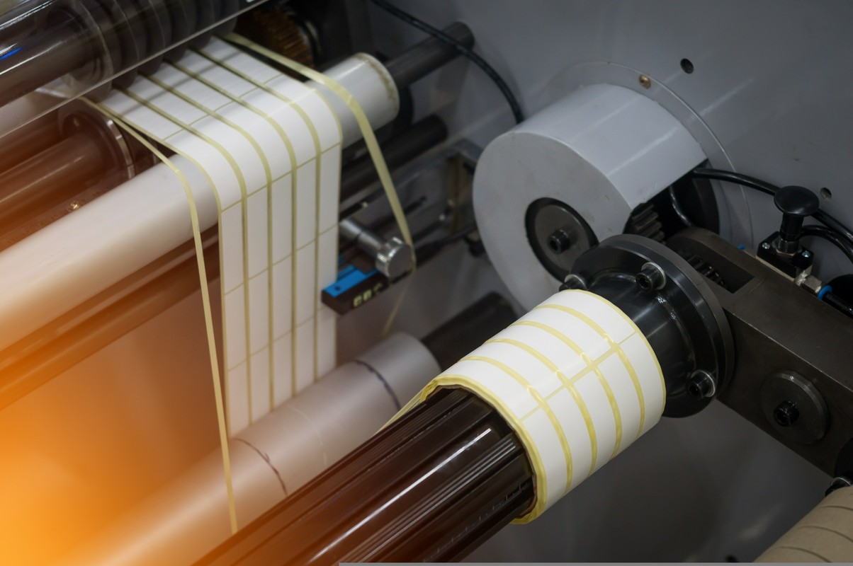 Bezpieczeństwo i ergonomia w pracy z etykieciarkami